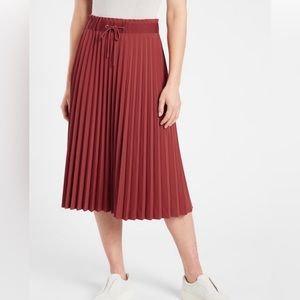 Athleta Hayes Pleated Midi Skirt size Large